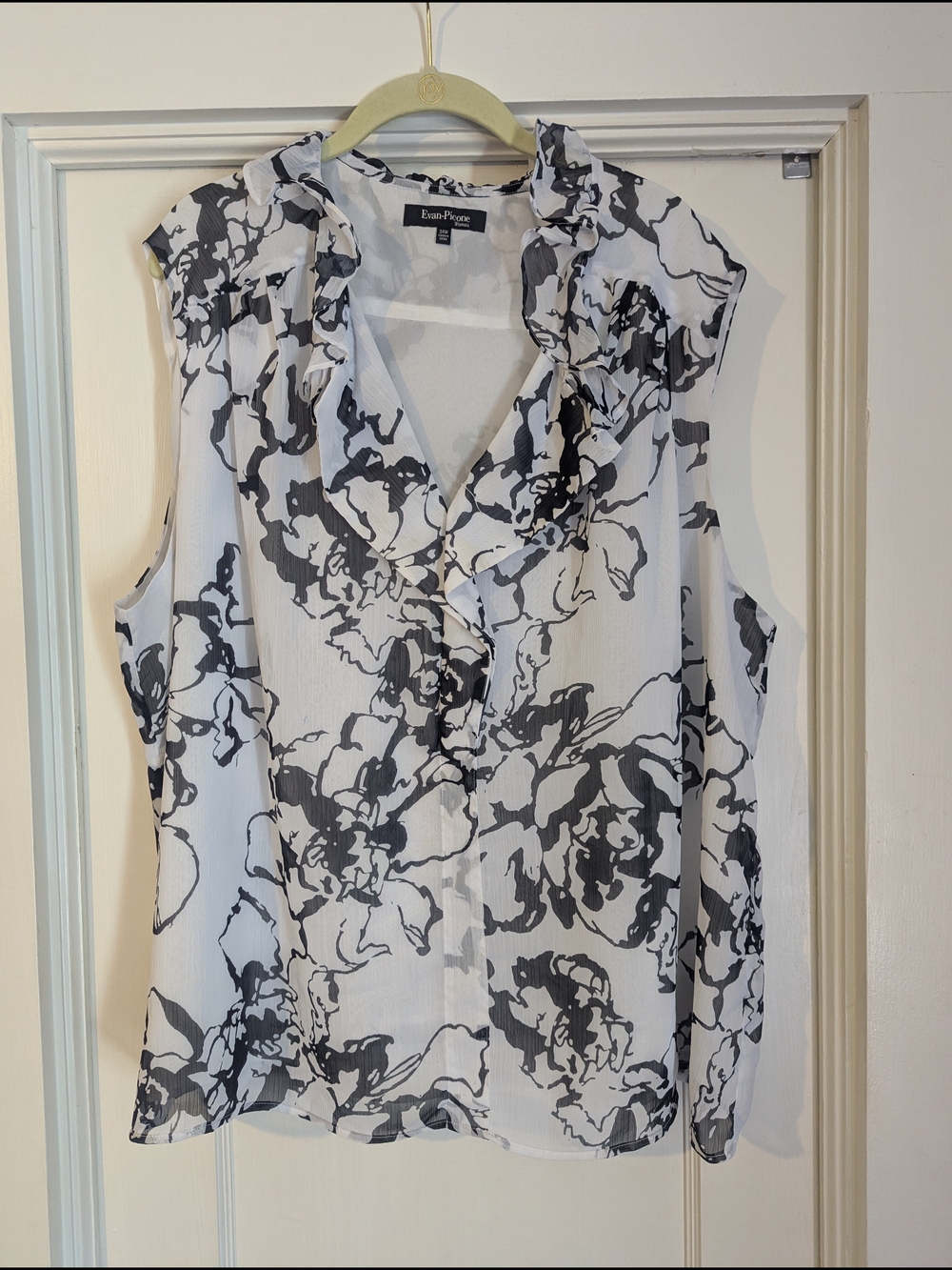 Evan Picone White Sleeveless Ruffle V-Neck Top with Black Floral Print